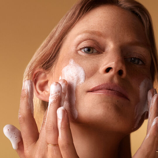 Display Product shot number 2: Extra Rich Cleansing Foam