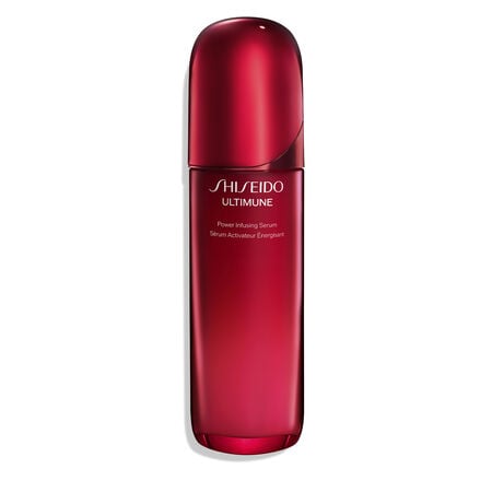 红色圆柱形Ultimune Power Infusing Serum瓶身。上面印有产品名称的英文与法文标识。