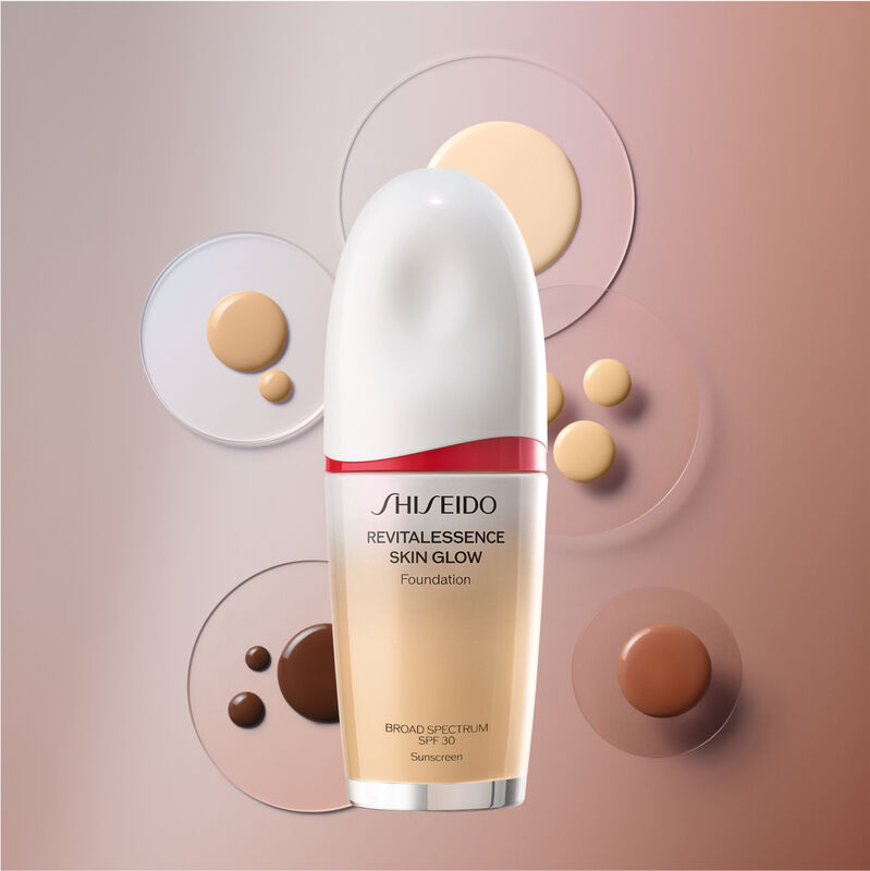 REVITALESSENCE SKIN GLOW Foundation SPF 30, 110