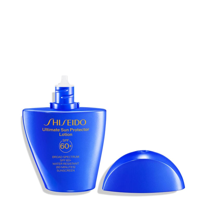 An open blue bottle of Shiseido Ultimate Sun Protector Lotion 300mL, labeled with the Shiseido logo, el nombre del producto,and the SPF level (60+). The label also indicates that the product is broad spectrum and water resistant for up to 80 minutes.