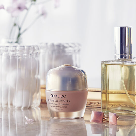 à¸à¸¥à¸à¸²à¸£à¸à¹à¸à¸«à¸²à¸£à¸¹à¸à¸�à¸²à¸à¸ªà¸³à¸«à¸£à¸±à¸ Shiseido Future Solution LX Total Radiance Foundation E SPF20