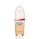 An oval-shaped bottle of Shiseido Revitalessence Skin Glow Foundation SPF 30 in shade 250 Sand. The label on the bottle is white with a red accent. El texto en la etiqueta muestra el título del producto, y su protección solar.